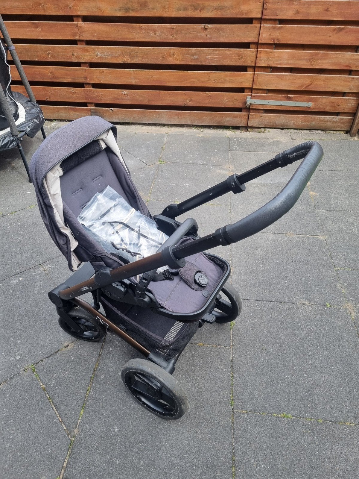 Mutsy Nio kinderwagen met regenhoes - ideaal voor opa/oma, Ophalen, Gebruikt, Mutsy