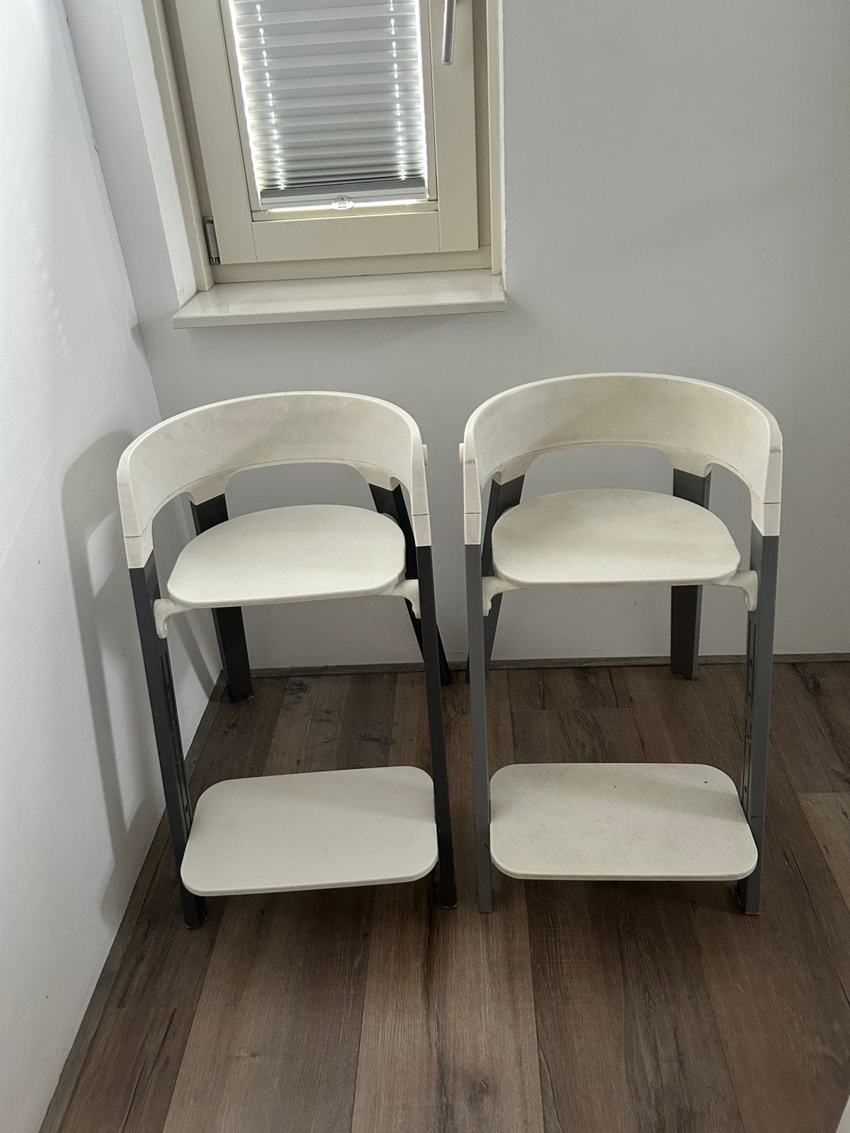 2x stokke steps stoel met meegroeistoel en bureaublad, Ophalen, Gebruikt, Meegroeistoel