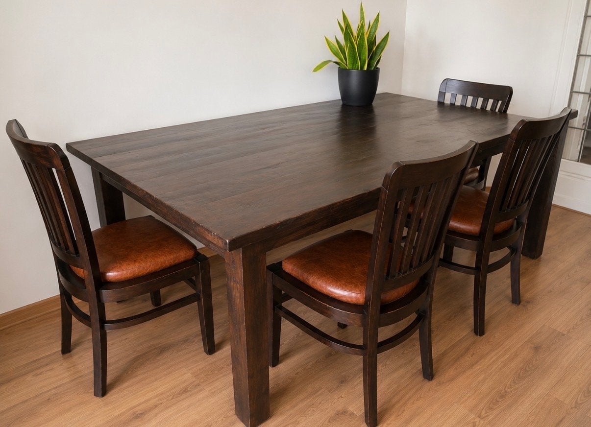 Koloniale eettafel met 4 stoelen en leren kussens, Huis en Inrichting, Ophalen, Gebruikt, 200 cm of meer, 50 tot 100 cm