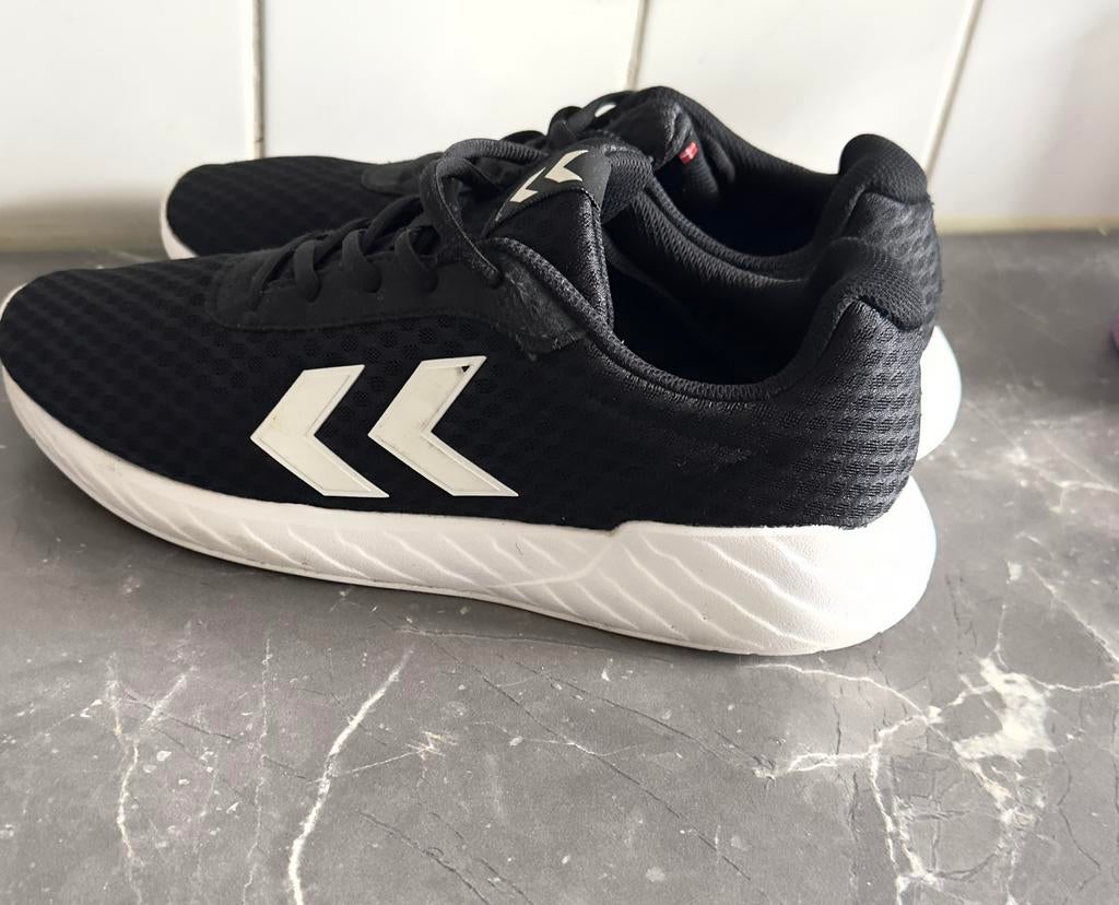 Hummel sportschoenen maat42, Ophalen of Verzenden, Zo goed als nieuw, Zwart, Sportschoenen