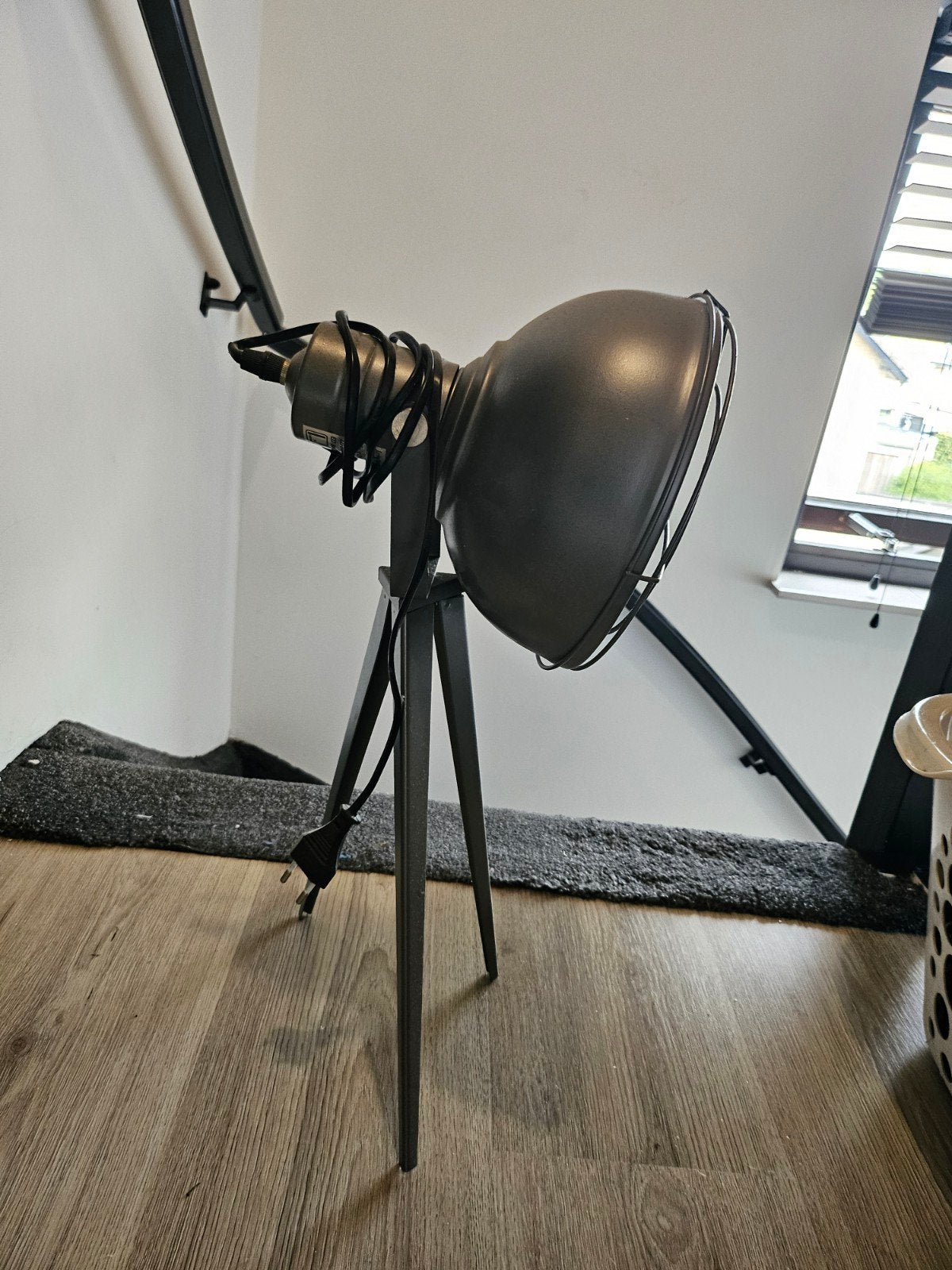 Stoere industriële tafellamp/vloerlamp op statief, Ophalen, Gebruikt, E27 (groot), Minder dan 100 cm