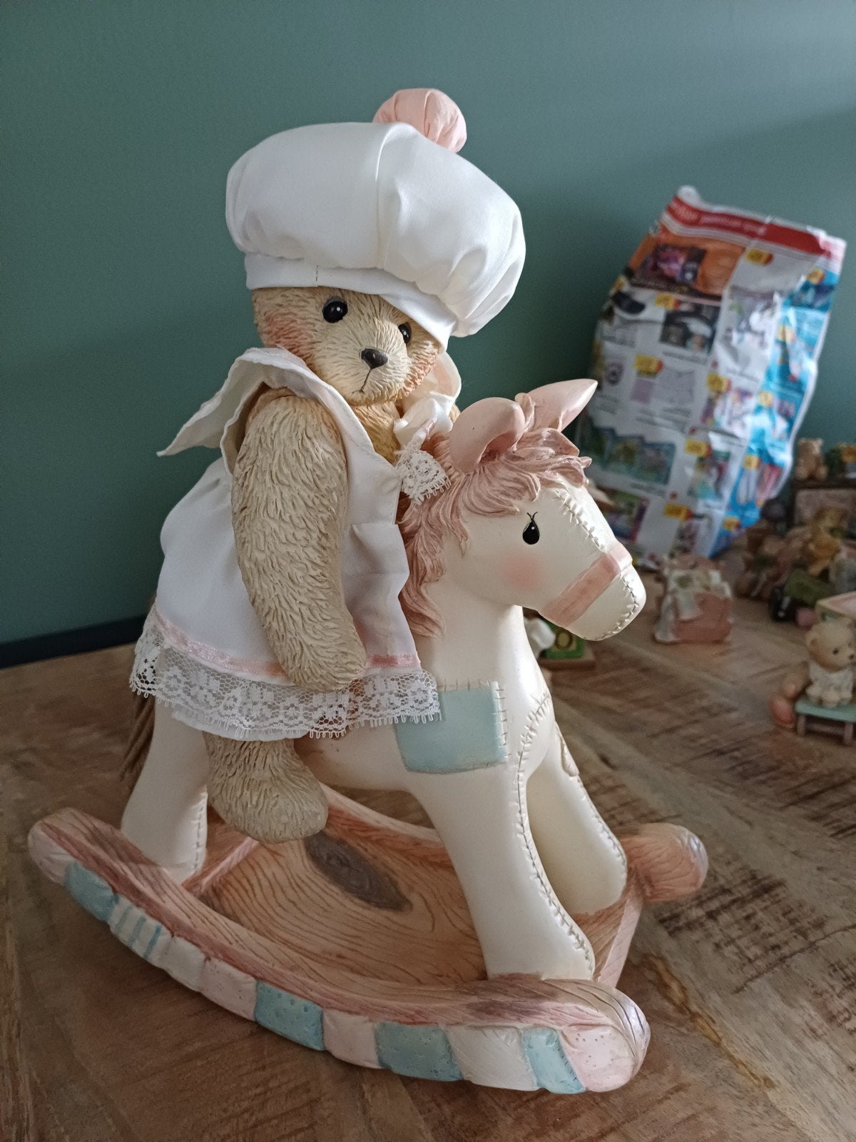 Cherished Teddies Beeldje: MET MUZIEK Beer op Schommelpaard, Ophalen, Zo goed als nieuw, Beeldje, Cherished Teddies