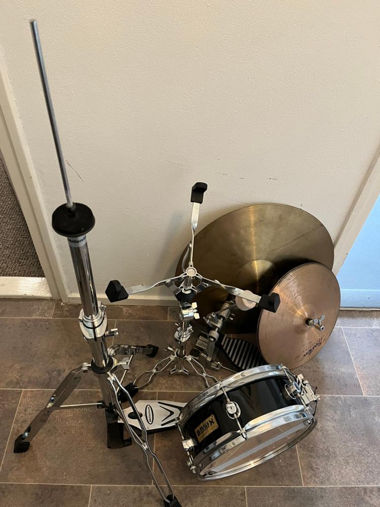 Diverse drumspullen snare bekkens hi ha stand basdrumpedaal, Muziek en Instrumenten, Drumstellen en Slagwerk, Ophalen, Zo goed als nieuw