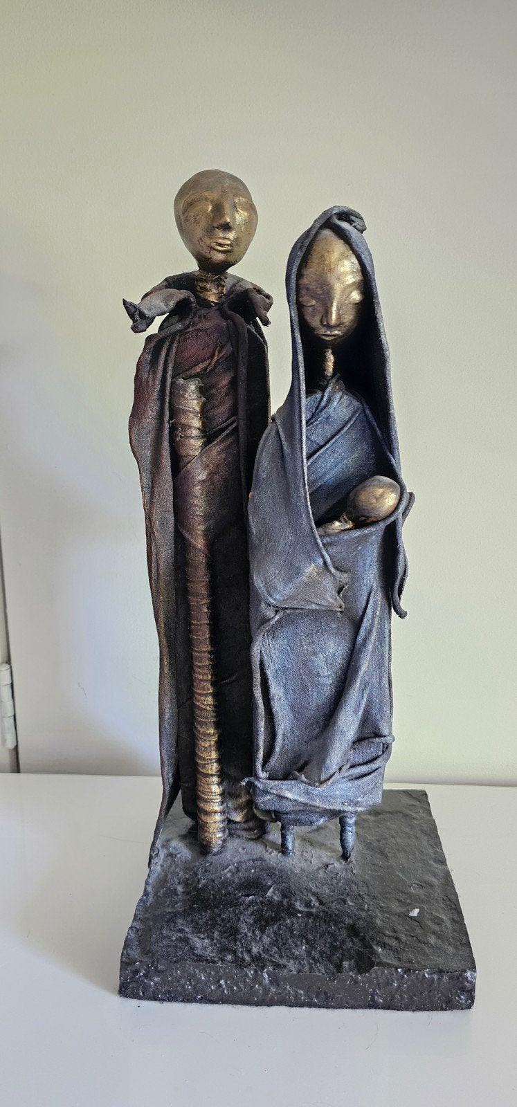 Bijzonder sculptuur van gezin - 48 cm, 2.2 kg, Antiek en Kunst, Kunst | Beelden en Houtsnijwerken, Groep mensen, Ophalen of Verzenden