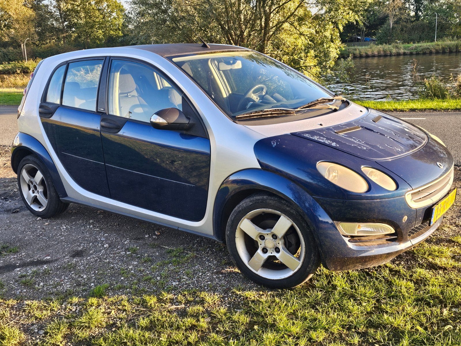 Smart ForFour 1.3 2005 Grijs, Auto's, Stof, 40 €/maand, Blauw, Origineel Nederlands