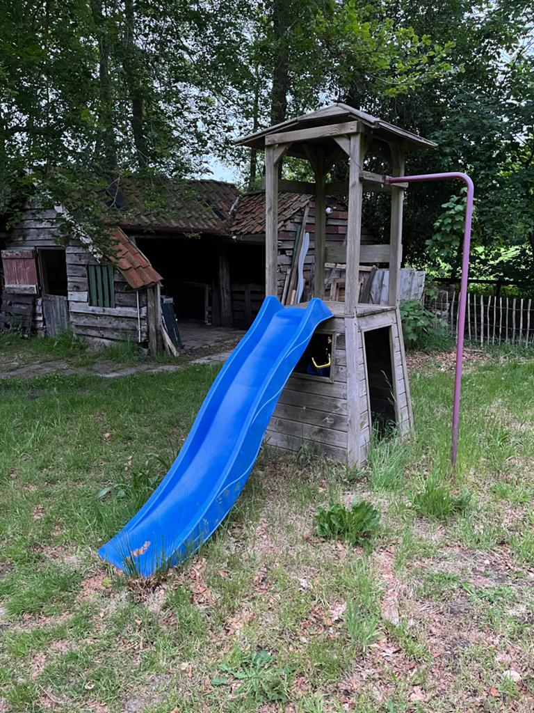 Houten speeltoestel met glijbaan en klimwand, Kinderen en Baby's, Speelgoed | Buiten | Speeltoestellen, Ophalen of Verzenden, Gebruikt