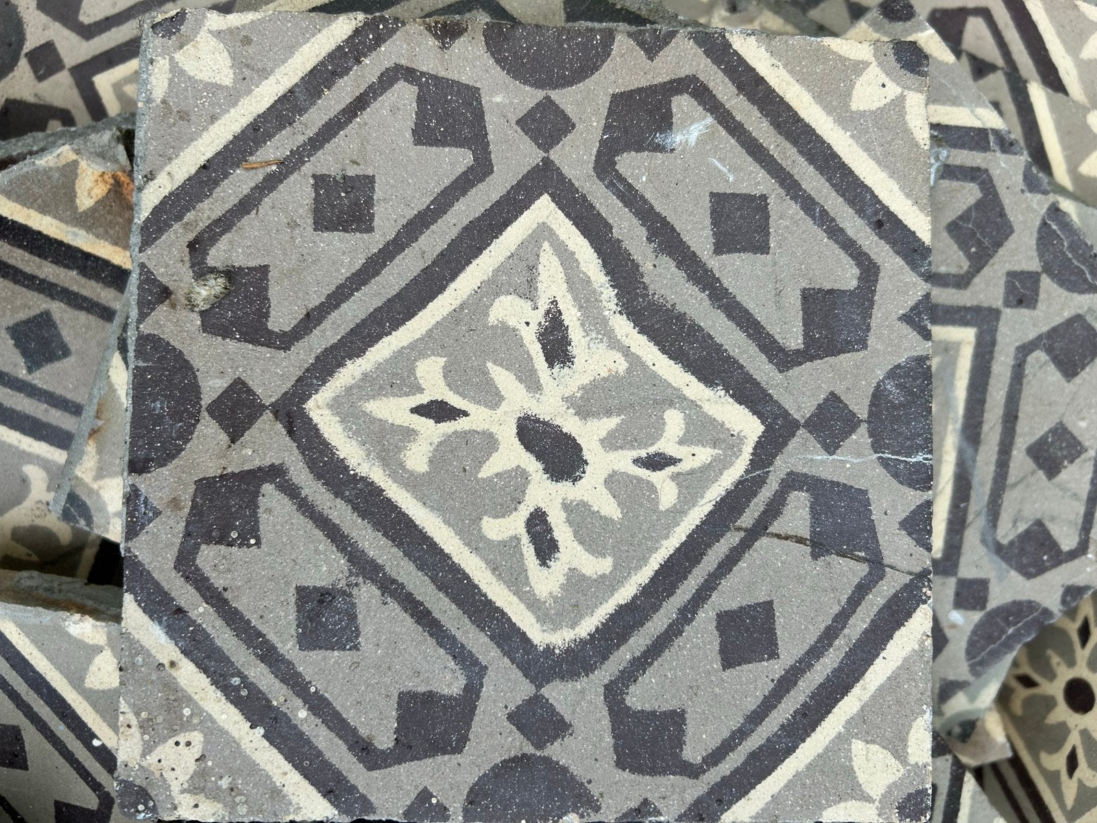 GeoCeramica Concreet Flower Decor tegel 6x6, Doe-het-zelf en Verbouw, Ophalen, Gebruikt, Keramiek, Minder dan 20 cm