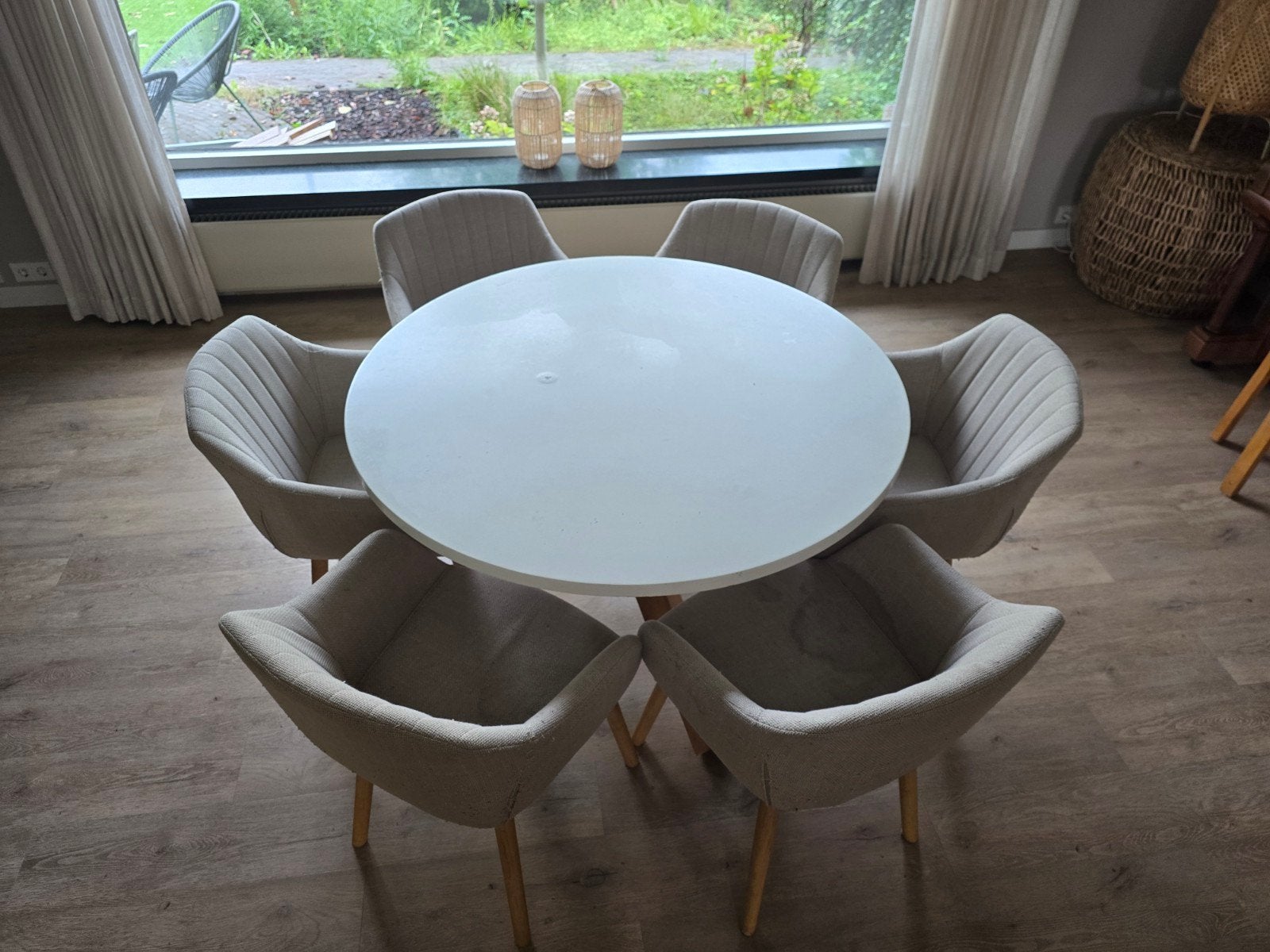 Ronde tafel 120cm met 6 stoelen - Gebruikt maar bruikbaar, Ophalen of Verzenden, Gebruikt, 4 tot 6 stoelen
