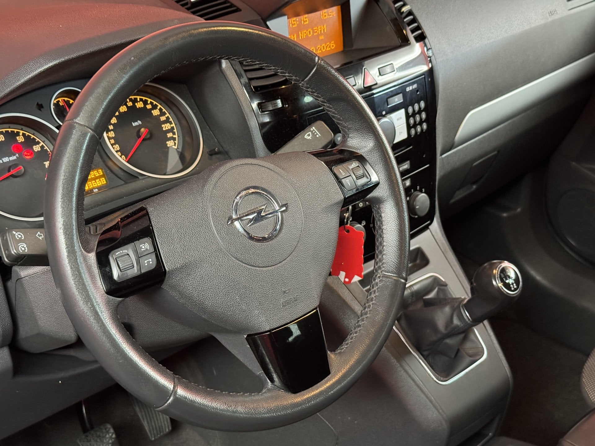 Opel Zafira 1.8 Cosmo | APK 23-10-2027 | Trekhaak |, Auto's, Voorwielaandrijving, Euro 5, Stof, Gebruikt