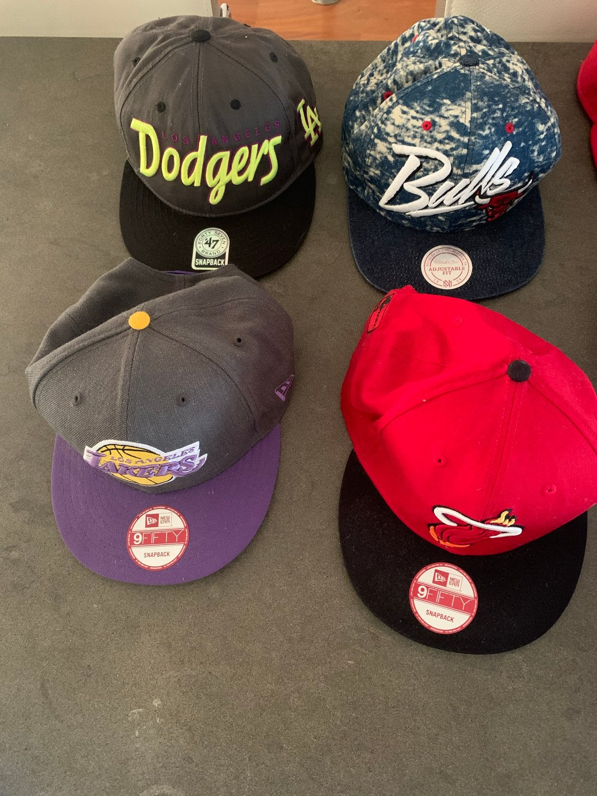 Vijf NBA/MLB Snapback petten - Nieuwstaat, Ophalen, Zo goed als nieuw, One size fits all, Pet