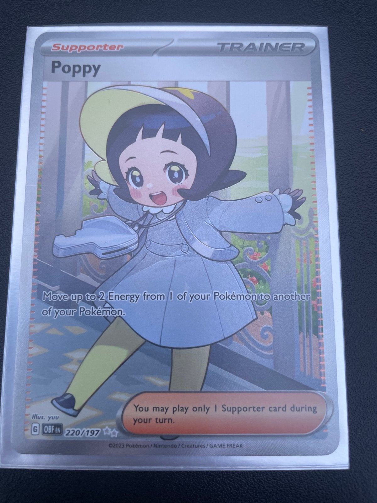 Pokémon Kaart Poppy Supporter Trainer 220/197 Scarlet & Viol, Ophalen of Verzenden, Zo goed als nieuw, Losse kaart