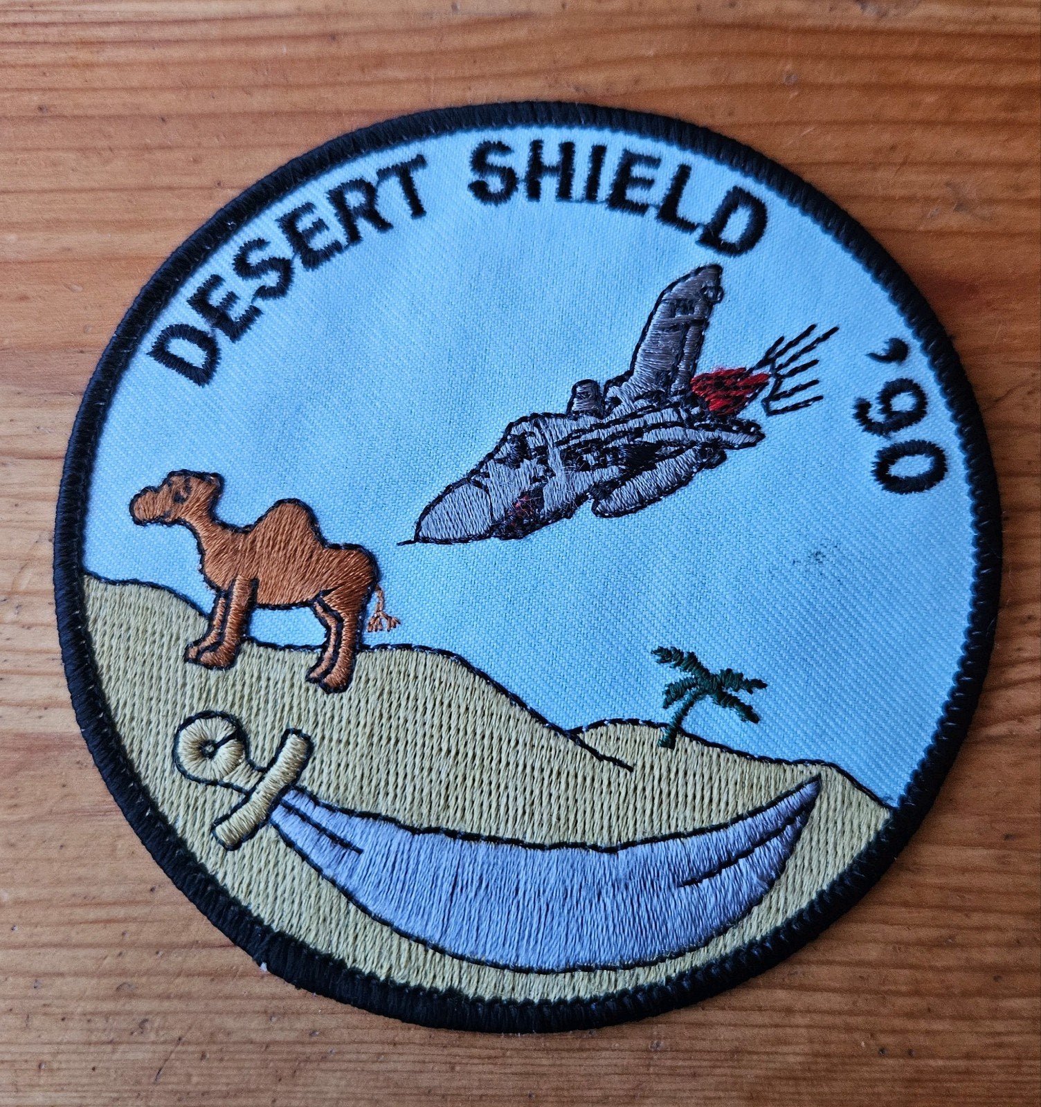 Badge Desert Shield, Verzamelen, Ophalen of Verzenden, Zo goed als nieuw, Patch, Badge of Embleem