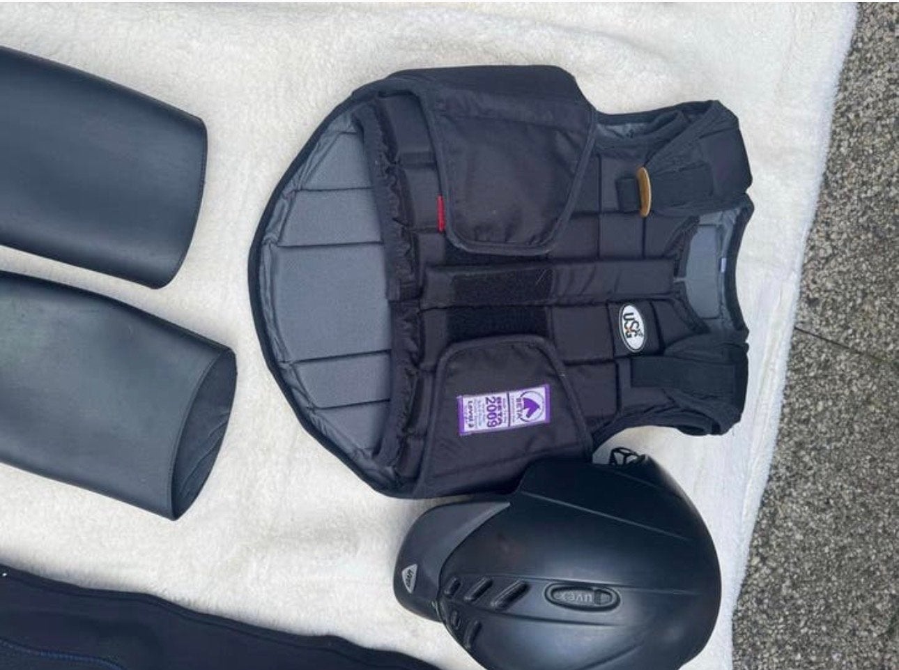 Paardrijset compleet cap, bodyprotector, broek & laarzen, Dieren en Toebehoren, Ophalen, Zo goed als nieuw, Dressuur