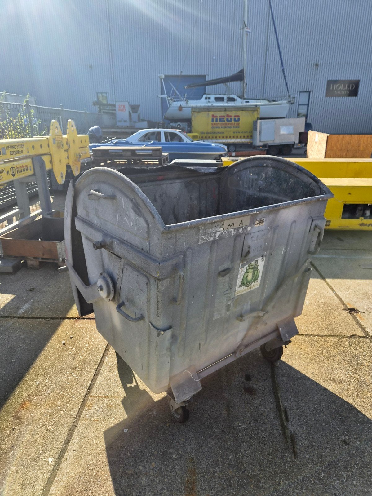 Afvalcontainer/Rolcontainer met Zwenkwielen en rem, Ophalen