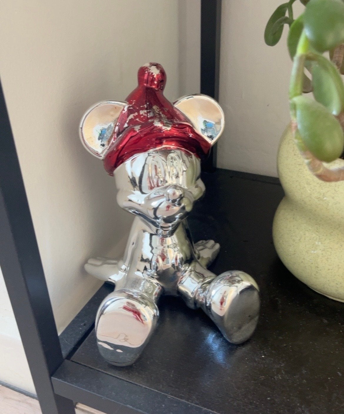 Mickey Mouse beeldje - Zilver met rode muts, Meerkleurig, Ophalen of Verzenden, Zo goed als nieuw, Metaal