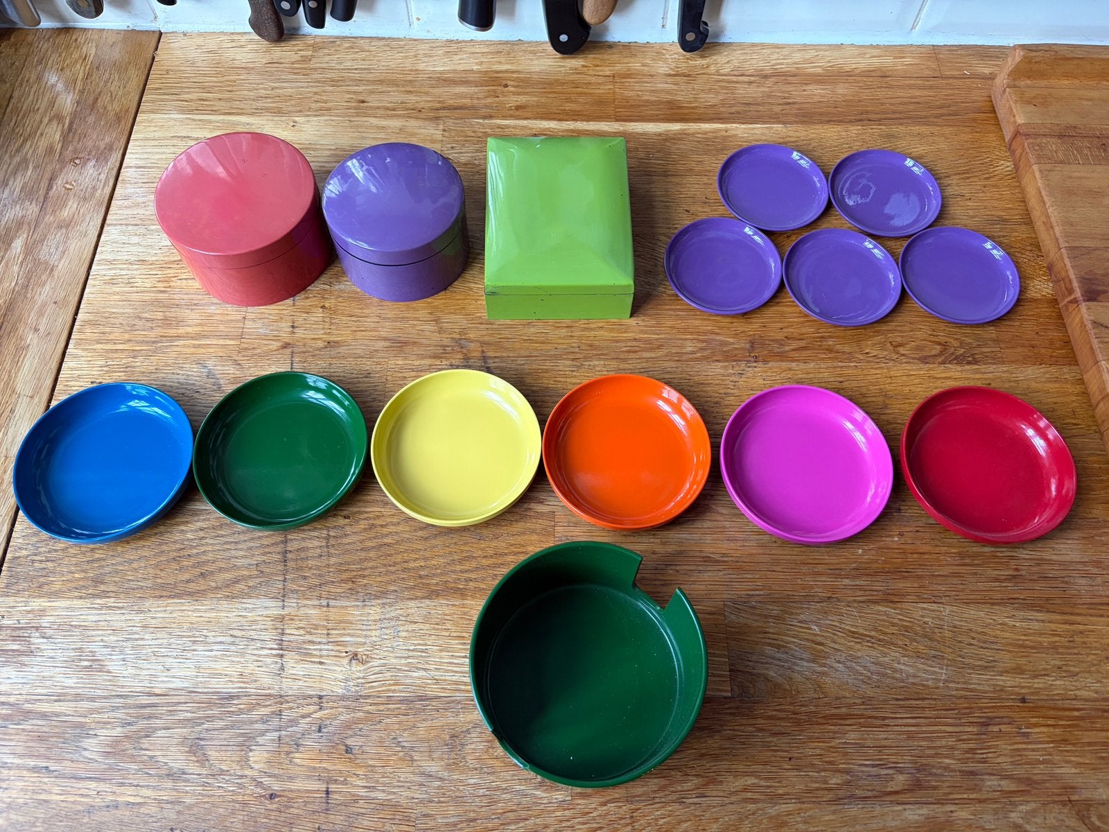 Set bakelieten mid century bakjes en onderzetters, Ophalen of Verzenden