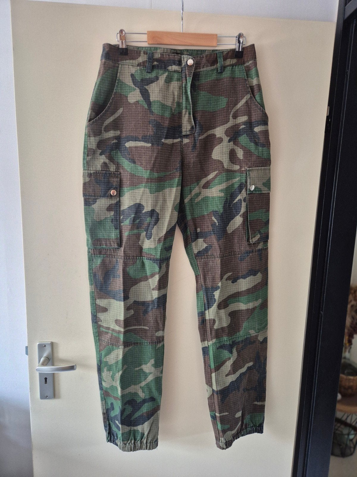 Missguided Camouflage Jogger Cargo Broek – Maat 40 (M), Maat 38/40 (M), Ophalen of Verzenden, Zo goed als nieuw, Lang
