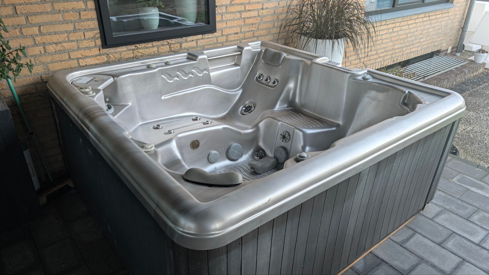 Opknapper: Leisure Bay Spas Jacuzzi - Gratis Af te Halen, Ophalen, Gebruikt, Vast