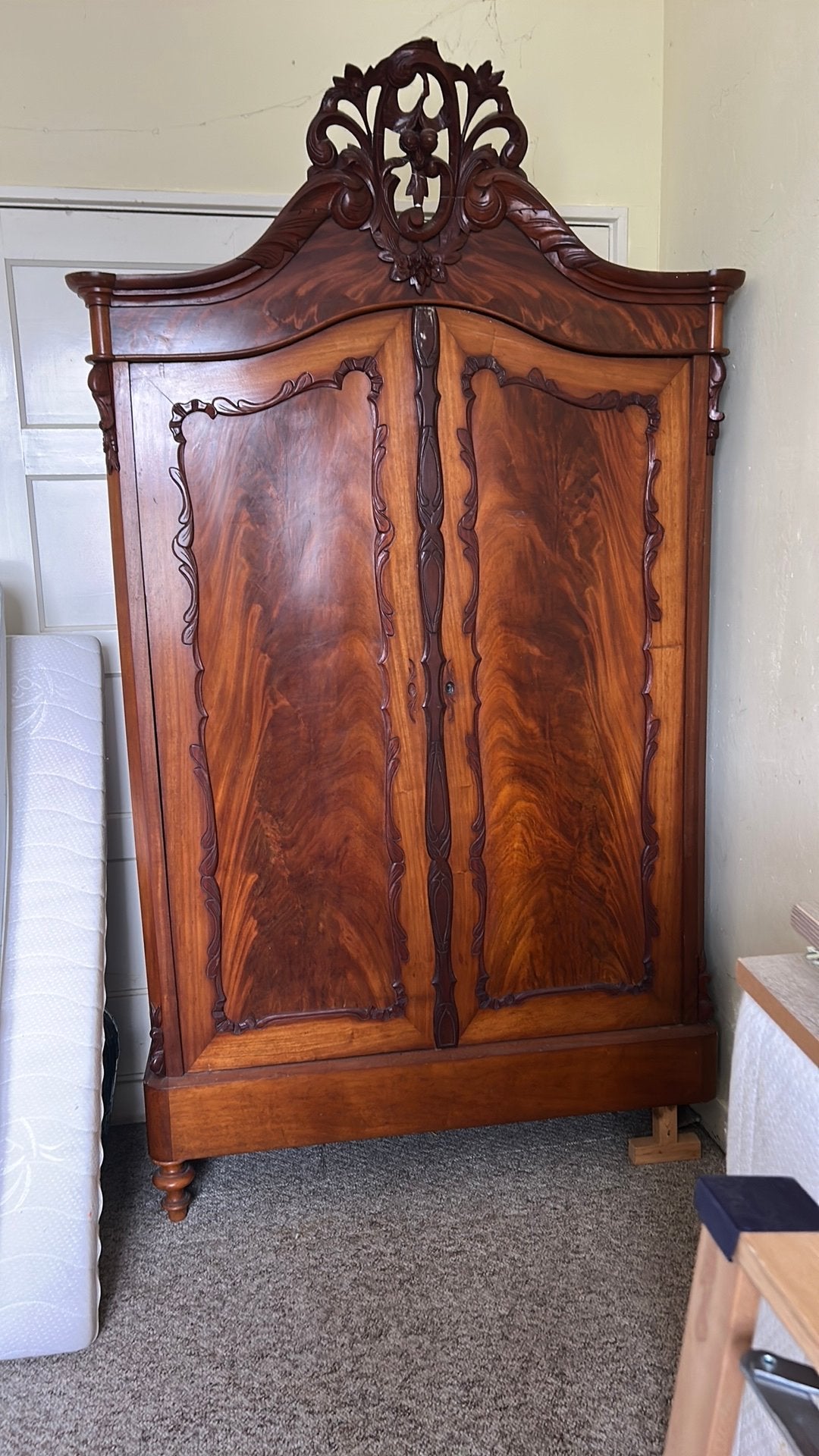 Antieke noten hout en kast, Ophalen