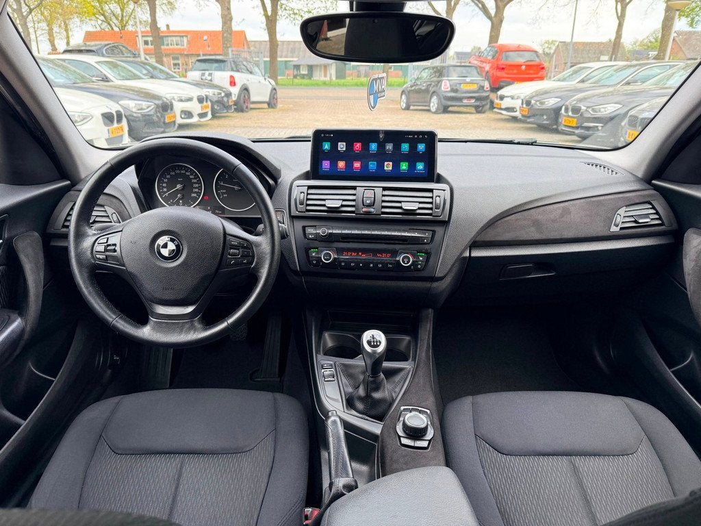 BMW 1-serie 116i Business|Nieuwe Ketting + Klepseals|Carplay, 1-Serie, Euro 5, Gebruikt, Zwart