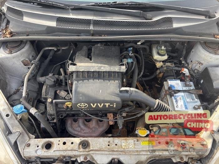 Motor van een Toyota Yaris, Ophalen, Gebruikt, -, -