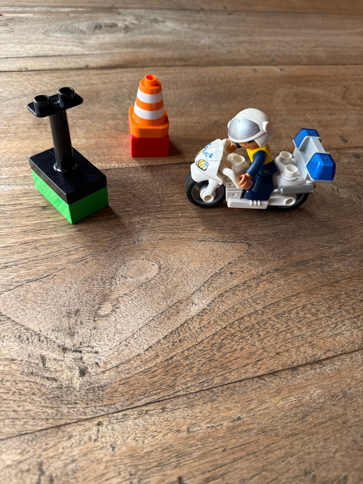 LEGO Duplo Politie Motor met Agent en Verkeerskegel, Ophalen of Verzenden, Zo goed als nieuw, Overige merken