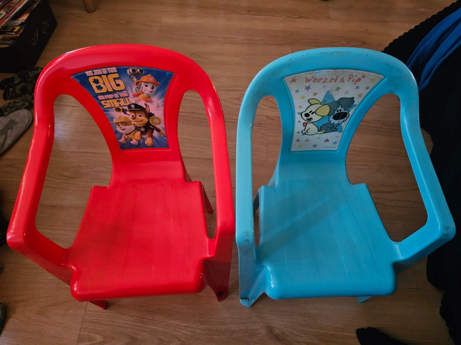 Kids chairs very  good condition, Kinderen en Baby's, Kinderkamer | Tafels en Stoelen, Ophalen, Stoel(en)