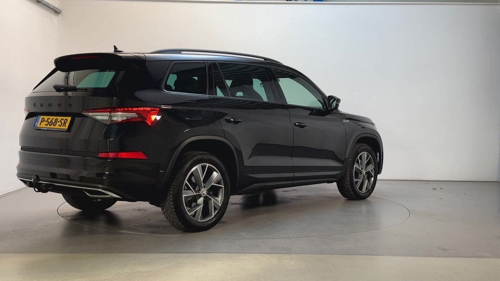 Skoda Kodiaq 1.5 TSI Sportline Business 7p. Camera Sfeerverl, Auto's, Skoda, 1566 kg, 4 cilinders, 7 stoelen, Origineel Nederlands
