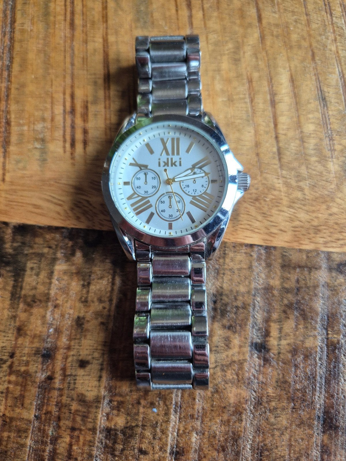 Stijlvol zilverkleurig horloge van ikki, Verzenden, Gebruikt, Staal, Overige merken