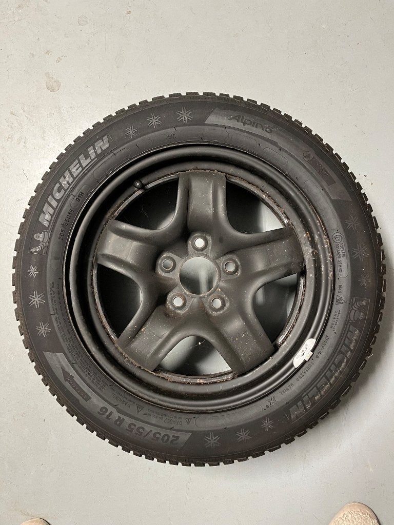 Michelin Alpine 5/6 Winterbanden op stalen velgen 205/55 R16, Ophalen, Gebruikt, 16 inch, Banden en Velgen