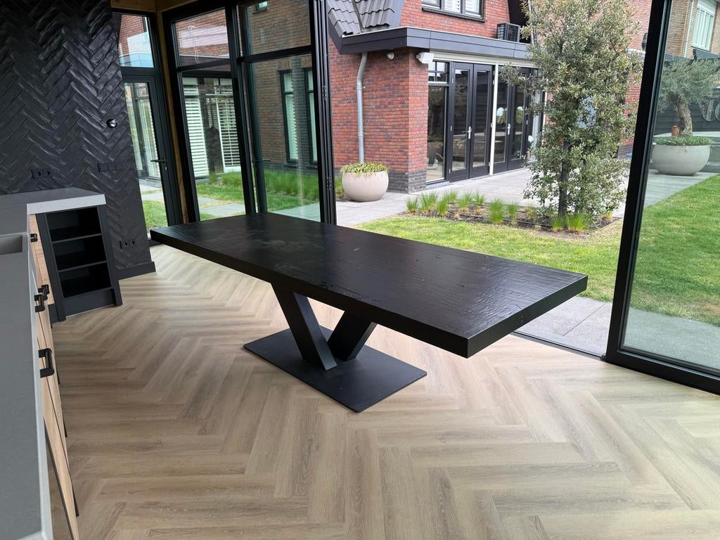 Robuuste Zwarte Eiken Boomstamtafel met Metalen Onderstel, Ophalen, 100 tot 150 cm, Eikenhout, 200 cm of meer