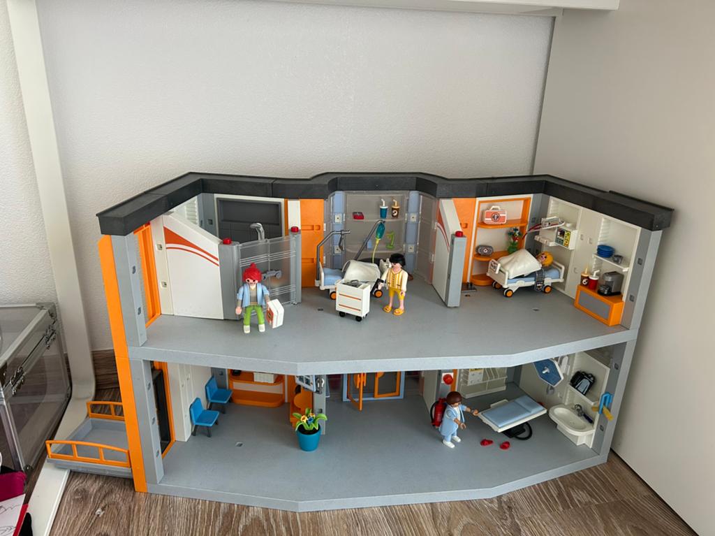 Playmobil ziekenhuis 70190 incl doos en boekje, Kinderen en Baby's, Speelgoed | Playmobil, Ophalen, Zo goed als nieuw, Complete set