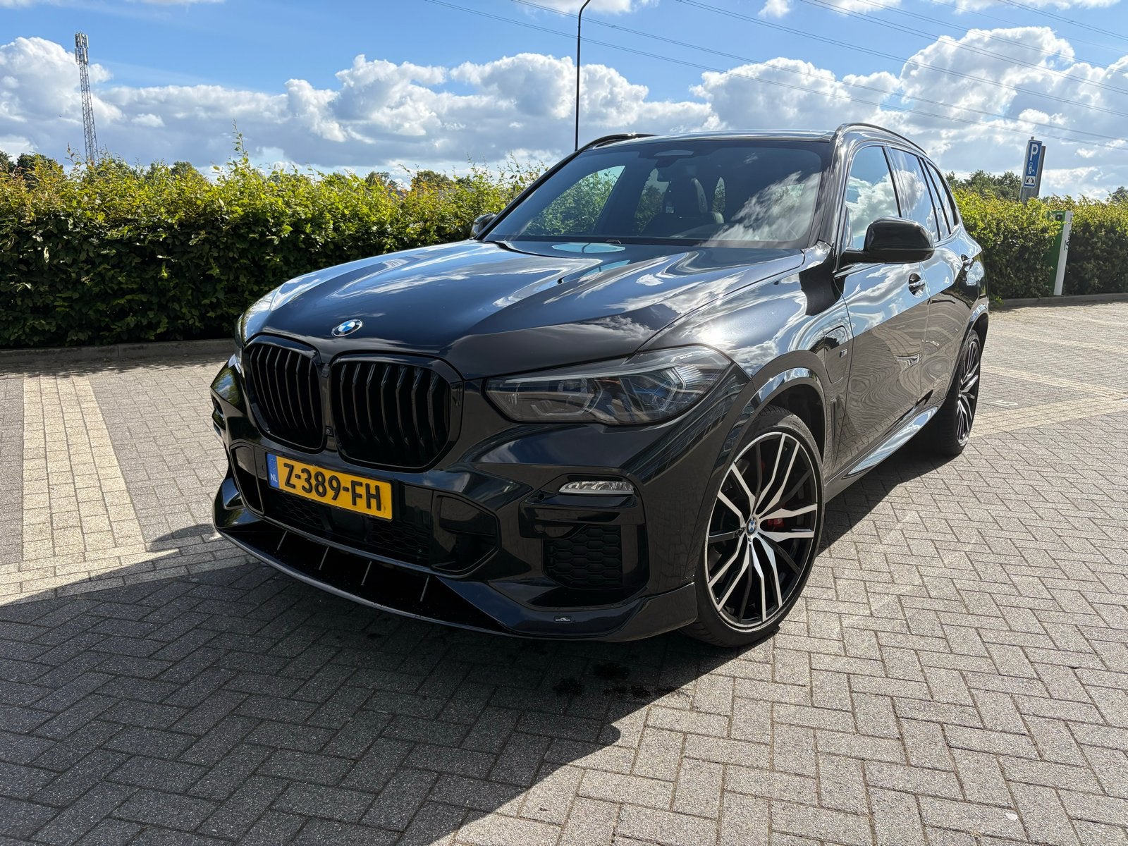 BMW X5 Xdrive45e 394pk M-Sport-SkyL-B&W Sound-22-Schnitzer, Auto's, BMW, 77 km/l, X5, Zwart, 2410 kg