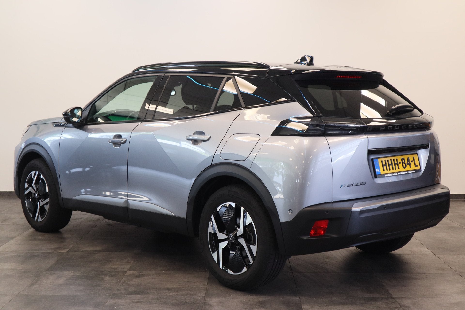 Peugeot e-2008 EV GT Avantage 54 kWh 360 camera Navigatie Bl, Auto's, Stof, Gebruikt, 156 pk, Met garantie (alle)