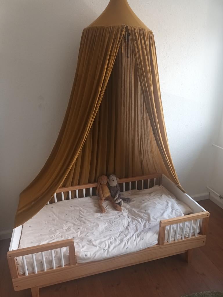 Peuter/kleuter bed Petit Amelie Cerise, nette staat. Nu weg., Ophalen, Zo goed als nieuw, Binnen