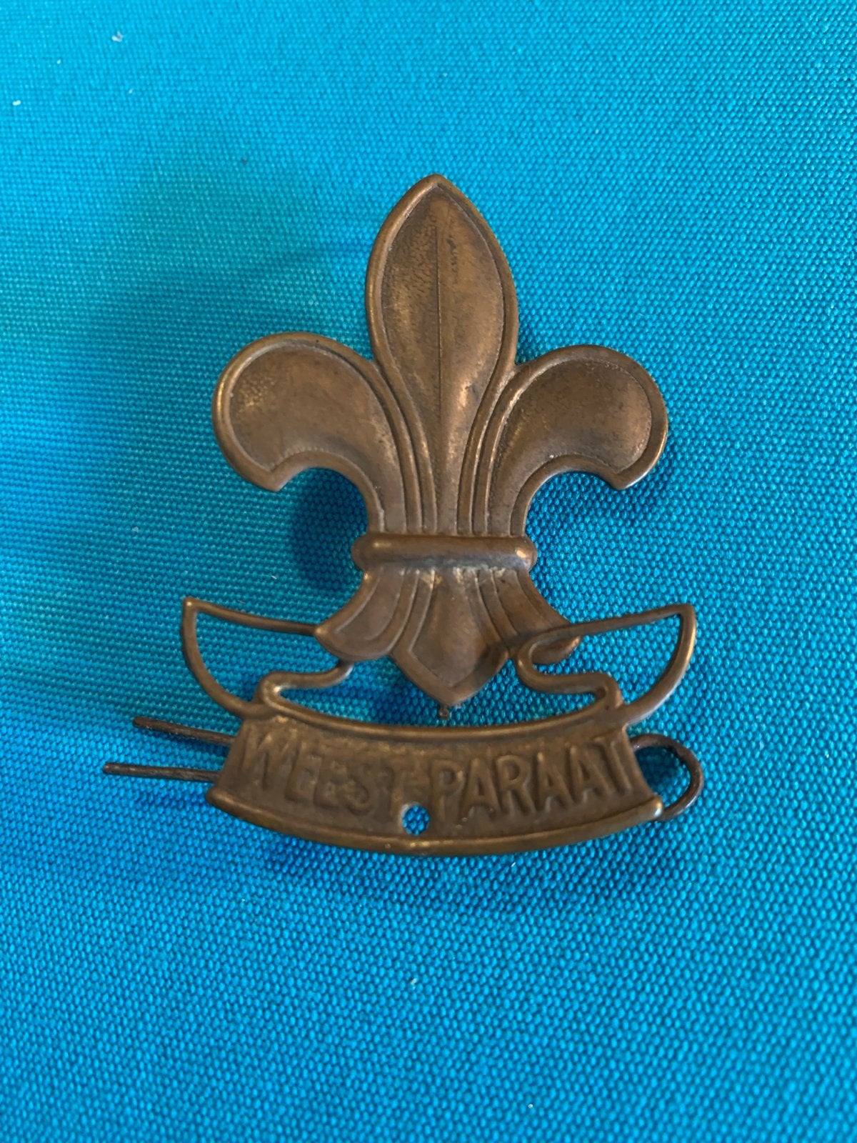 Scouting Patrouilleleider Hoedspelden - Lelie 50mm, Ophalen of Verzenden, Gebruikt, Embleem, Speld of Insigne