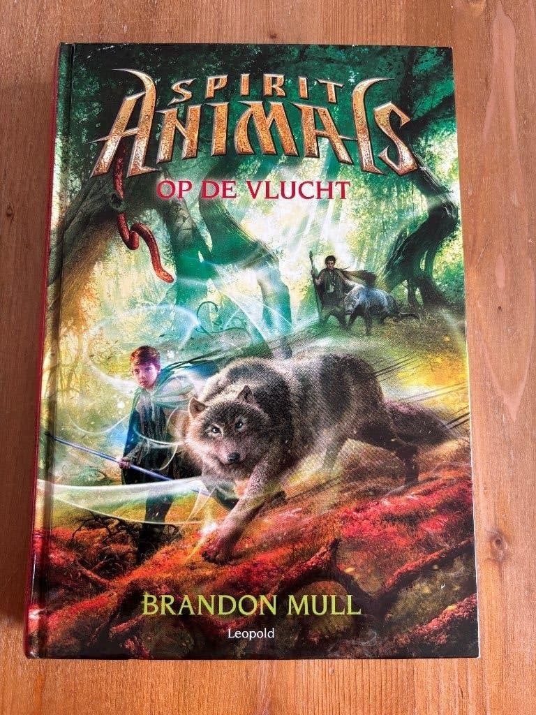 Spirit Animals deel 2 Op de vlucht  ( fantasy va 10 jaar ), Boeken, Ophalen, Zo goed als nieuw, Brandon Mull