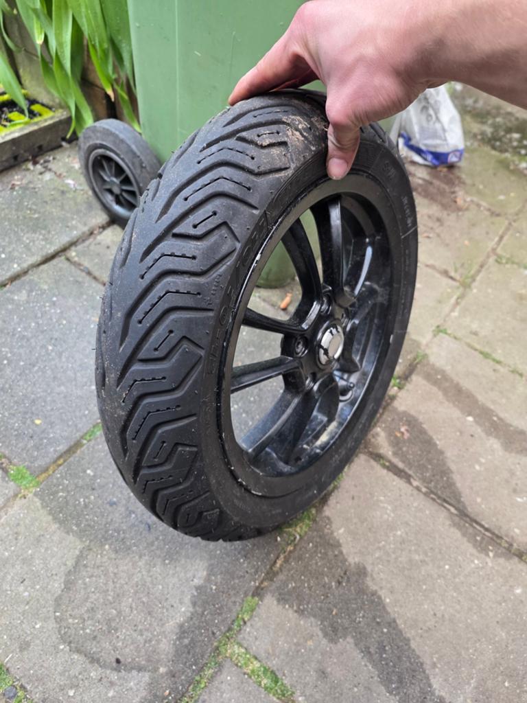 Vespa Electrica Velg met Michelin City Grip 2 band, Ophalen of Verzenden, Gebruikt, Overige typen, Vespa