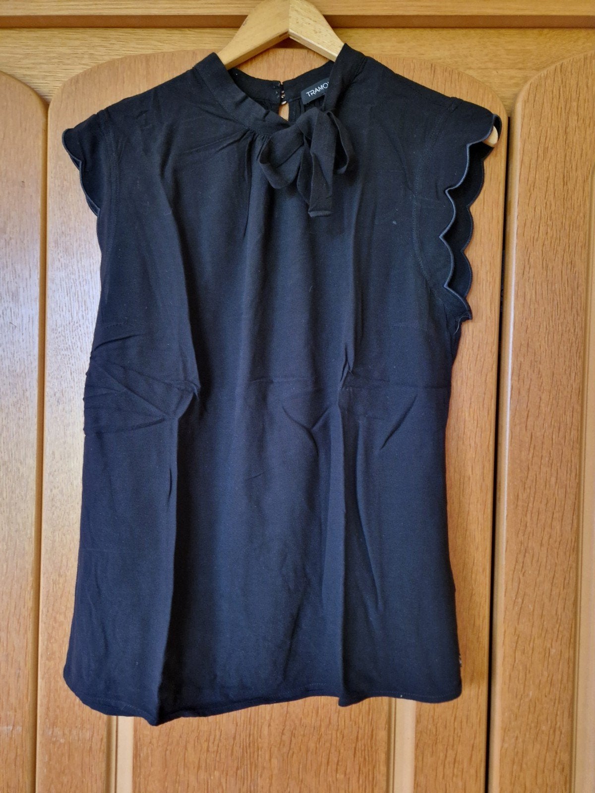 Tramontana Zwarte Top Maat M met Scallop Details, Maat 38/40 (M), Tramontana, Zwart, Ophalen of Verzenden