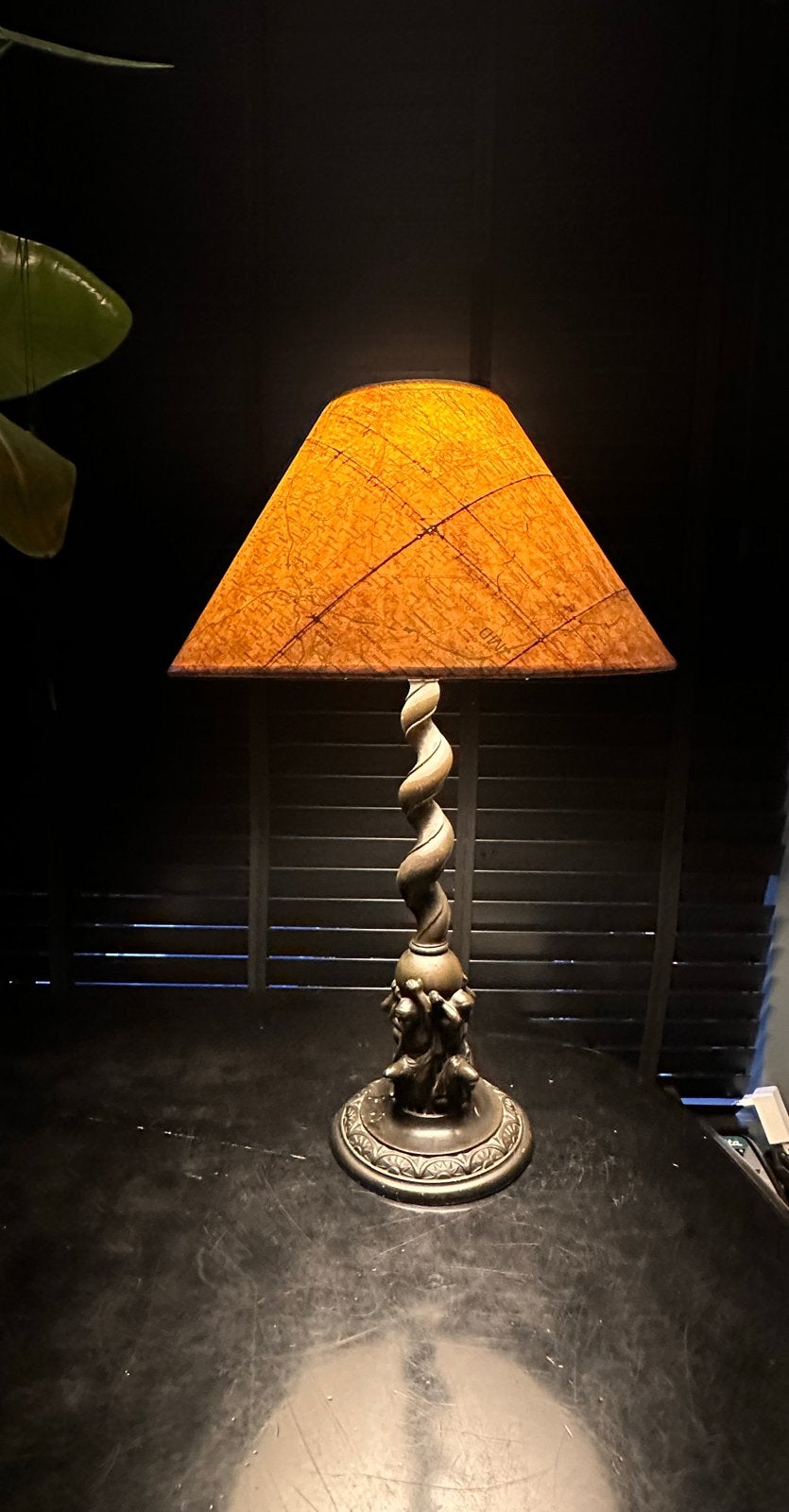 Art Nouveau/Deco Zamac Tafellamp met Figuurlijke Voet, Ophalen of Verzenden