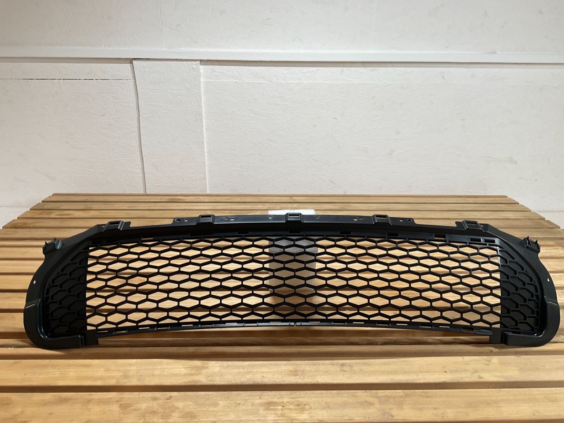 Bumper Grill Land Rover Freelander FL 2011 Bumperrooster LR-, Abbey Road, Whitley 1
CV3 4LF  Coventry, Jaguar Land Rover Limited