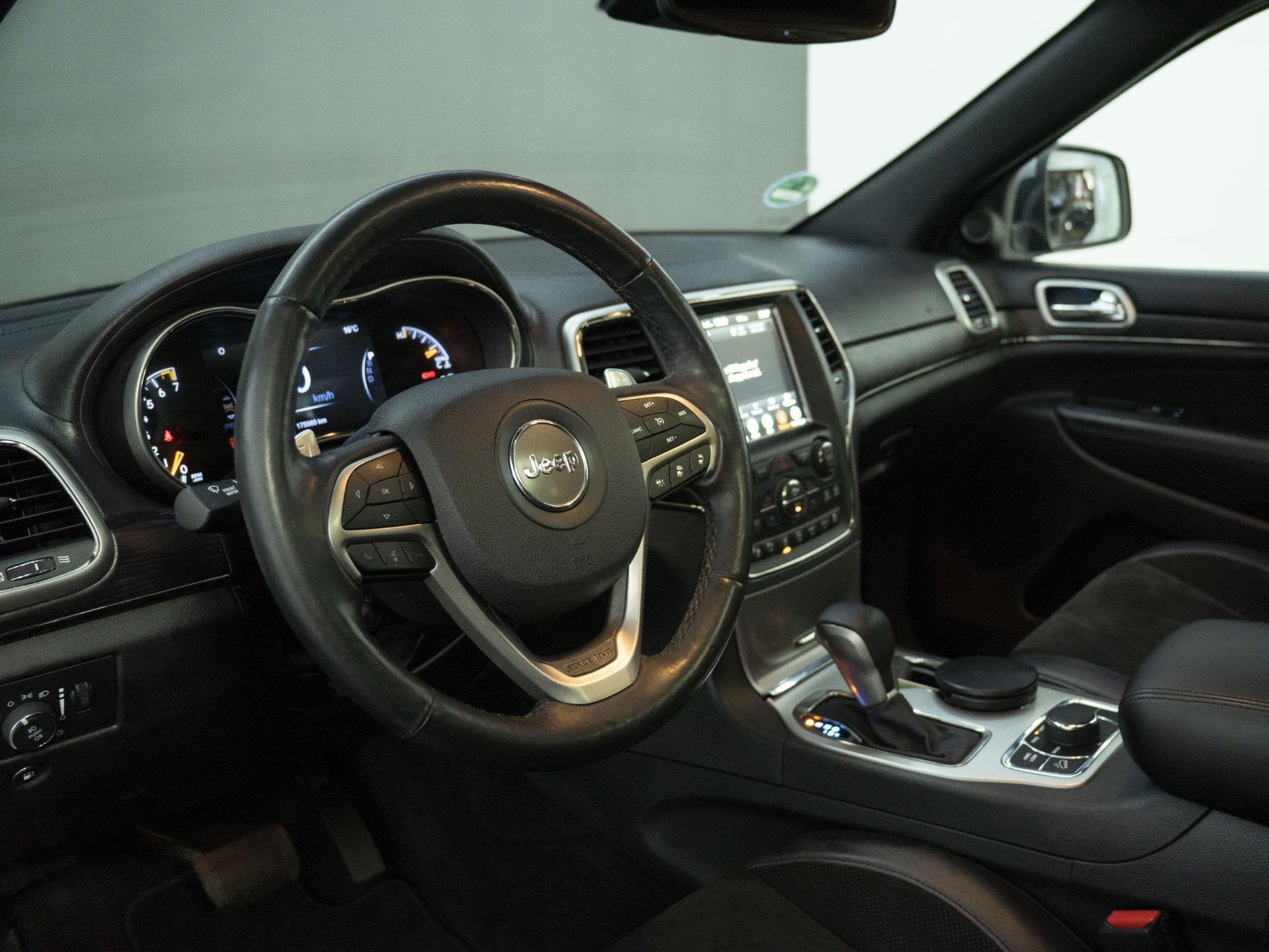 Jeep Grand Cherokee 3.6 Overland | Trekhaak | Panoramadak |, Auto's, Automaat, Dealer onderhouden, Gebruikt, Euro 6