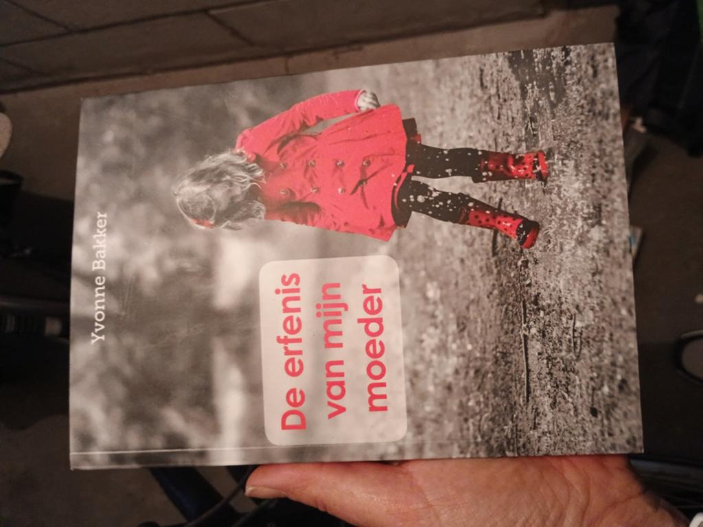 Yvonne Bakker - De erfenis van mijn moeder, Ophalen of Verzenden, Zo goed als nieuw, Yvonne Bakker