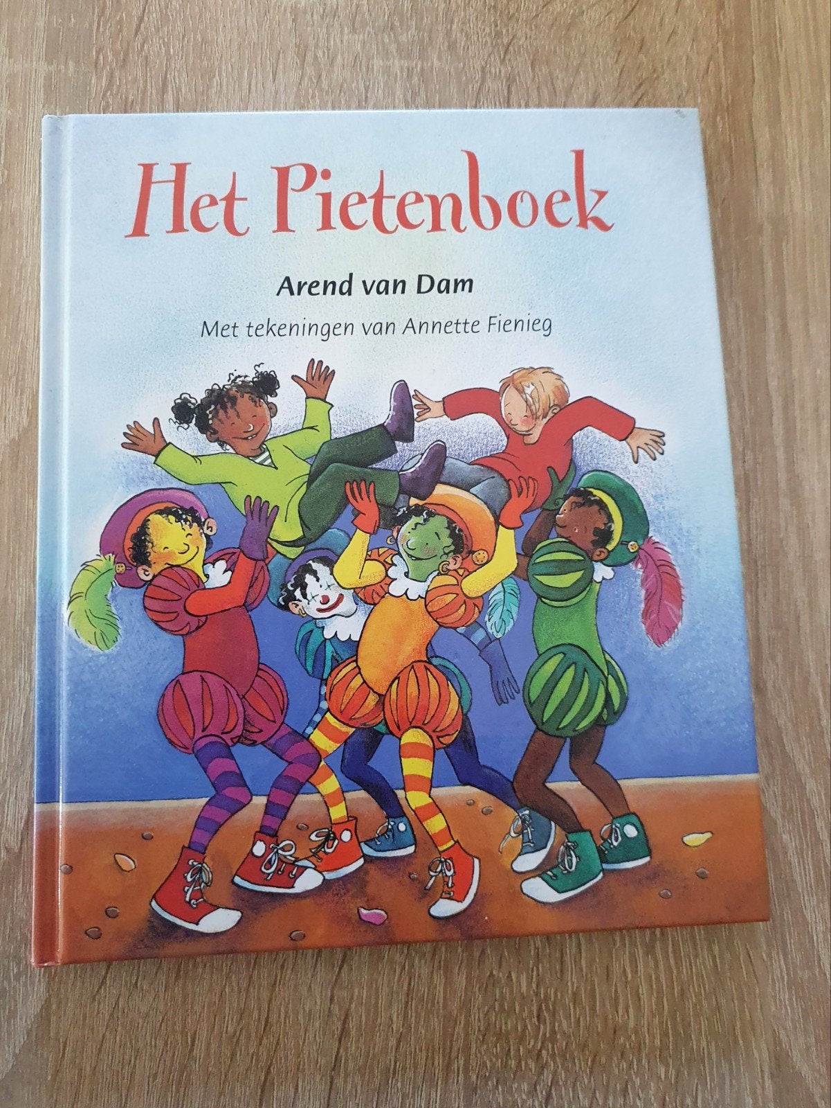 Het Pietenboek - Arend van Dam (Sinterklaasverhalen), Boeken, Ophalen of Verzenden, Zo goed als nieuw, Fictie algemeen
