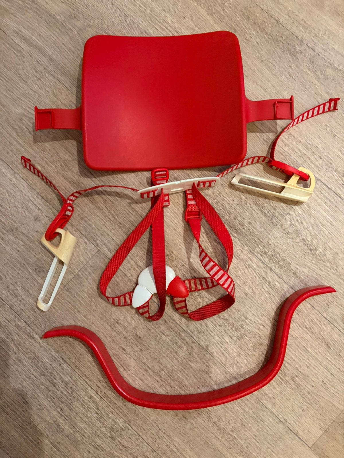 Stokke babyset rood met kussens en tuigje, Kinderen en Baby's, Ophalen, Gebruikt, Meegroeistoel, Gordel(s)