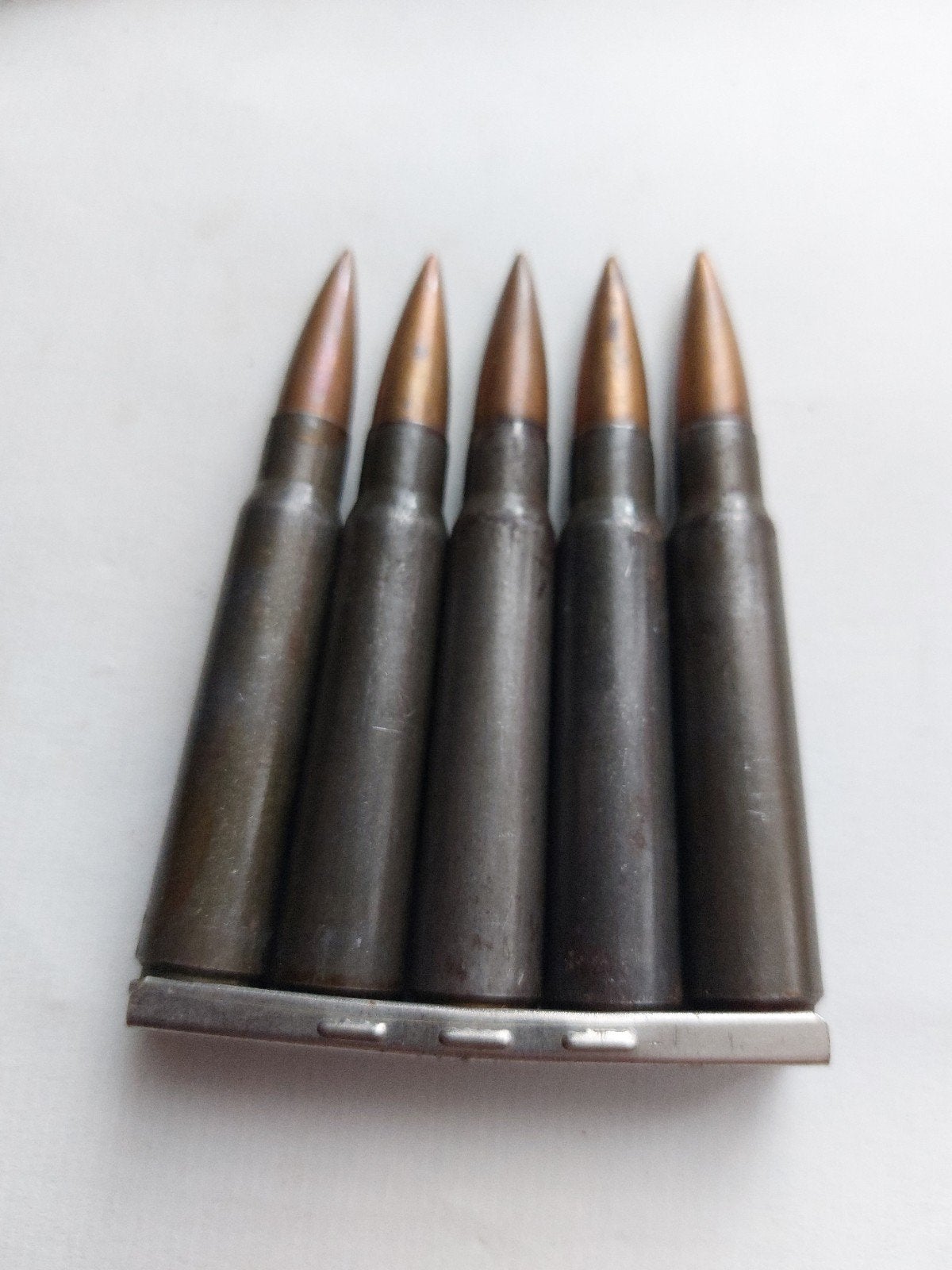 Duitse mauser 7.92 clip staal 1944, Ophalen of Verzenden, Duitsland, Hulzen of Bodemvondsten