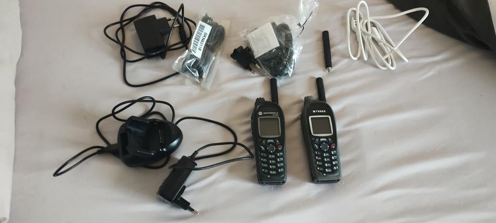 2x Motorola MTH800 portofoons met accessoires, Ophalen of Verzenden, Gebruikt, 5 tot 15 km, Portofoon of Walkie-talkie