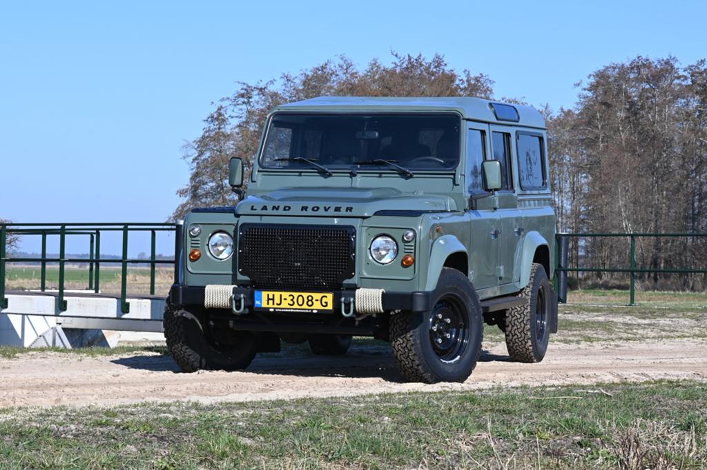 Land Rover Defender 110 2.4D 2008 Groen, 1940 kg, 4 cilinders, 241 €/maand, 7 stoelen