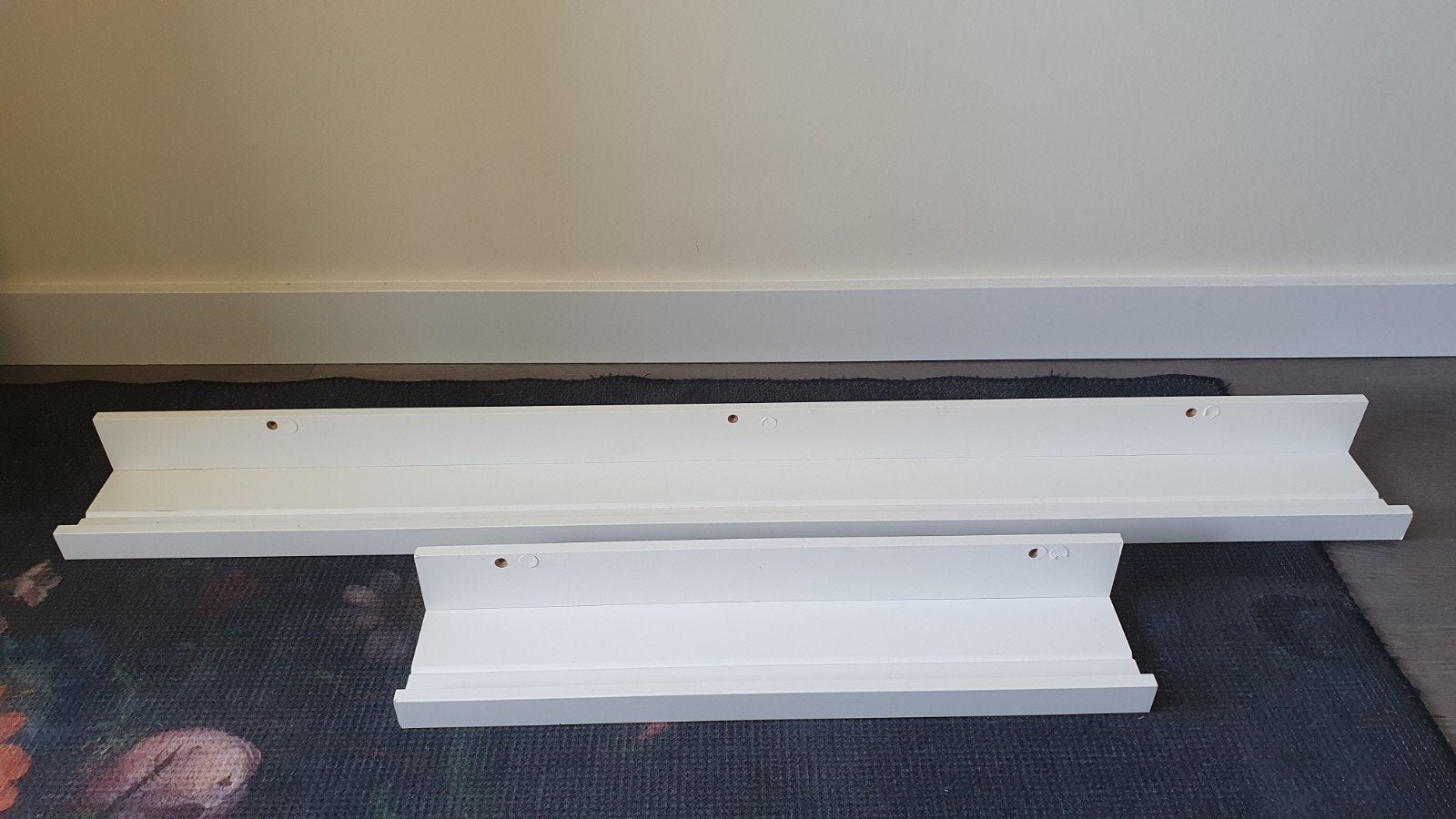 IKEA Mosslanda schilderijenplanken (lang en kort), Ophalen, Gebruikt