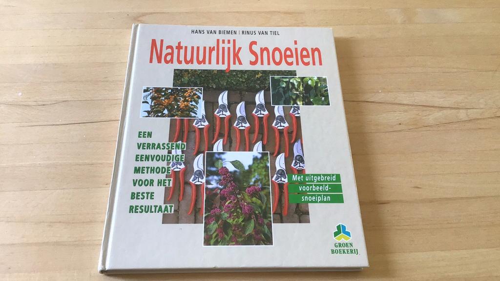 Natuurlijk snoeien - Groenboekerij, Ophalen of Verzenden, Zo goed als nieuw, Tuinieren en Tuinplanten